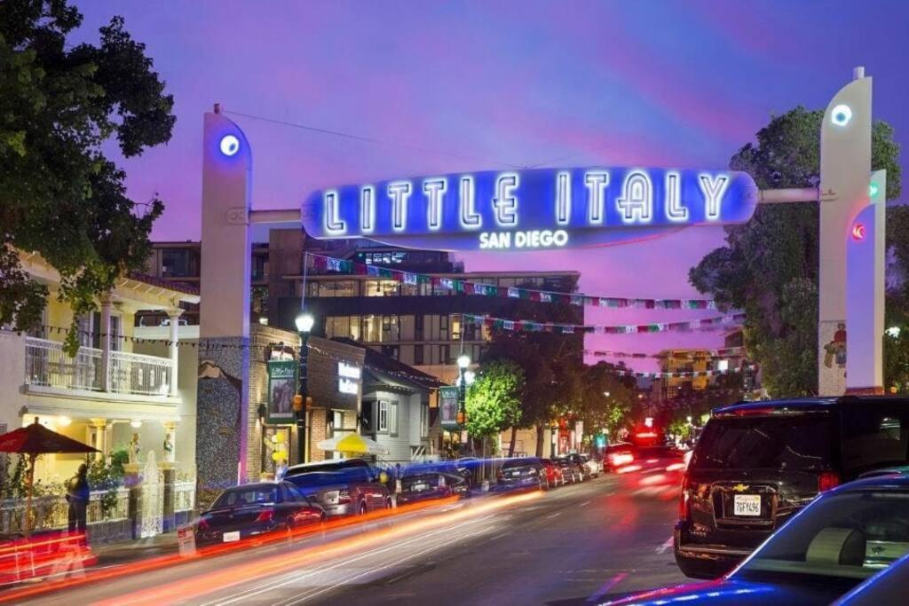 Stylish Studio Gaslamp District Easy Check-in & Fast Wifi Located Near Downtown! *