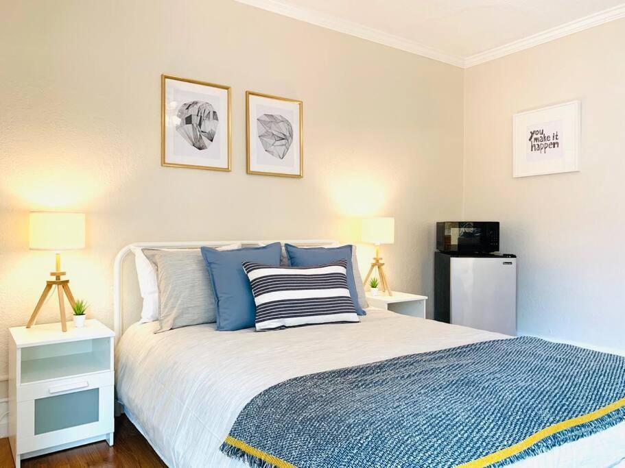 Stylish Studio Gaslamp District Easy Check-in & Fast Wifi Located Near Downtown! San Diego